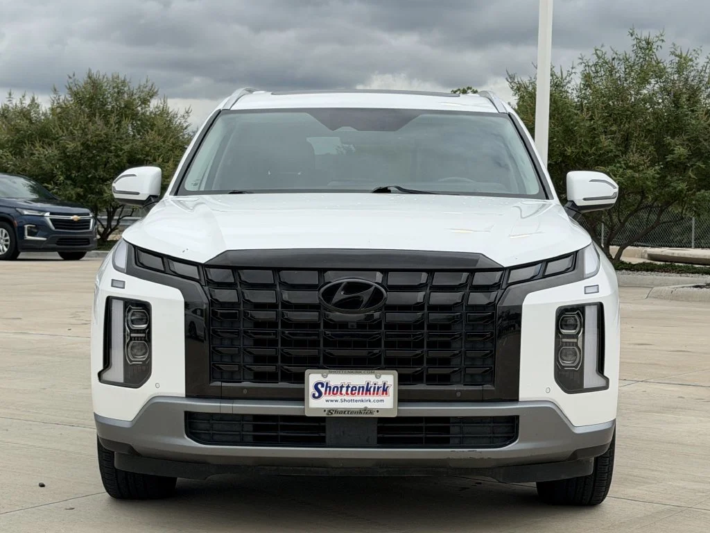 Used 2023 White Hyundai Limited image 7