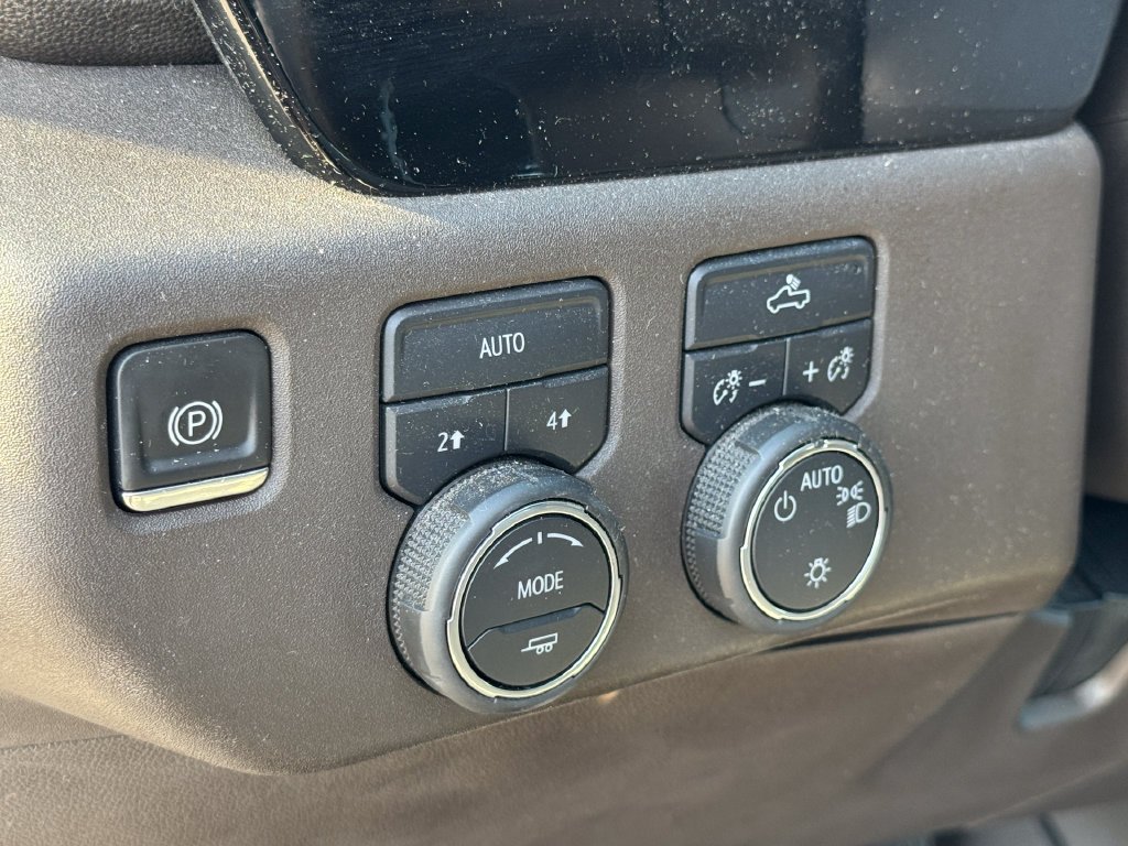 Used 2022 White Chevrolet LT image 11
