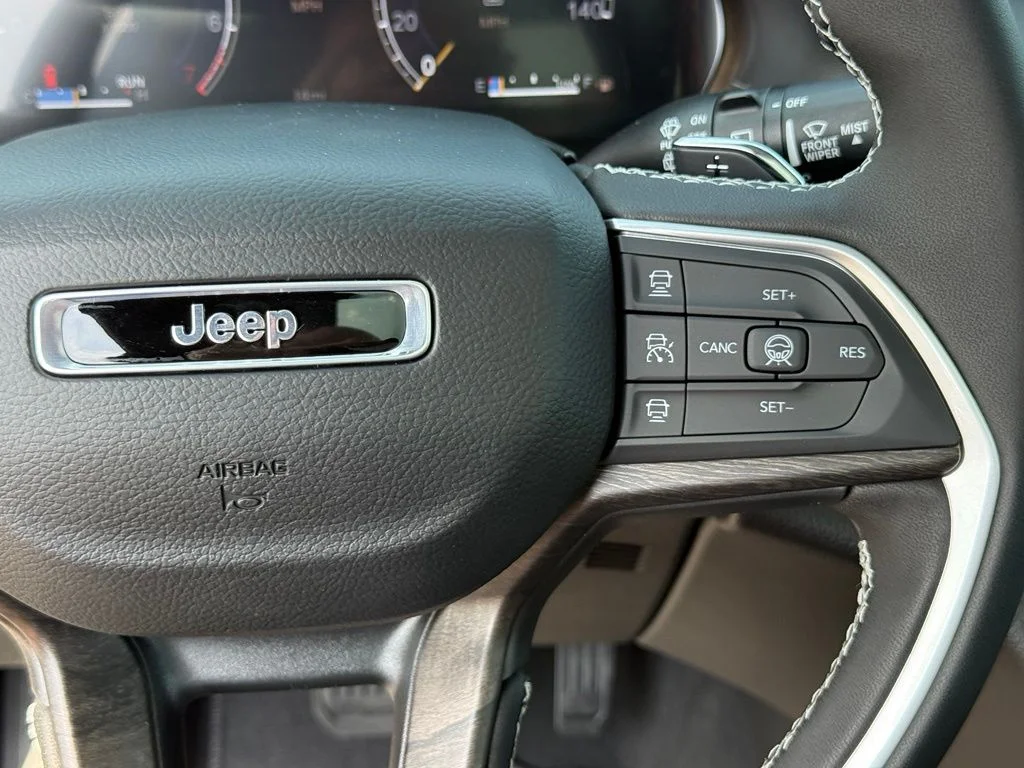 New 2027 Sting-Gray Clearcoat Jeep Limited image 15