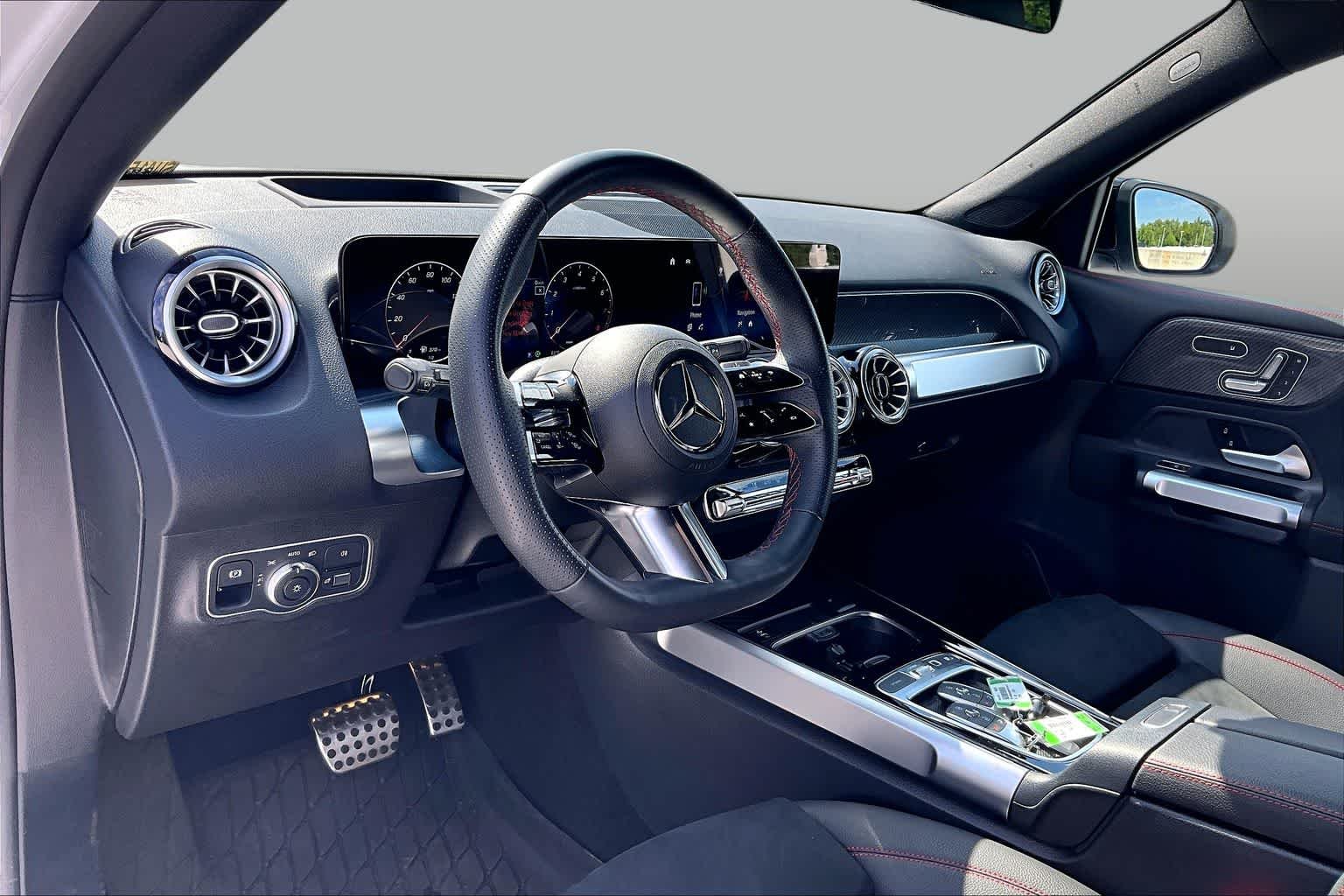 Used 2025 Polar White Mercedes-Benz GLB 250 image 17