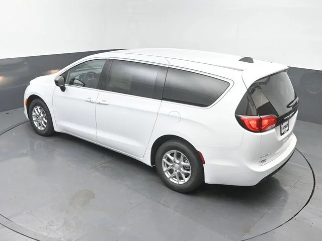 New 2027 Bright White Clear-Coat Exterior Paint Chrysler LX image 32