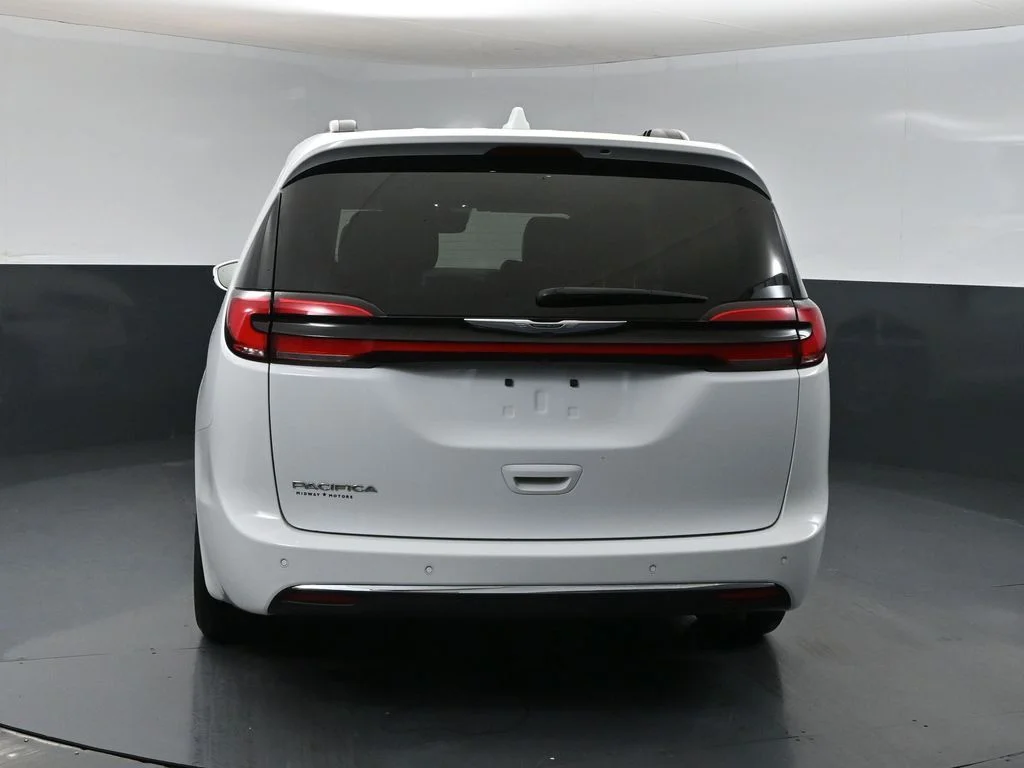 Used 2022 White Chrysler Touring L image 3