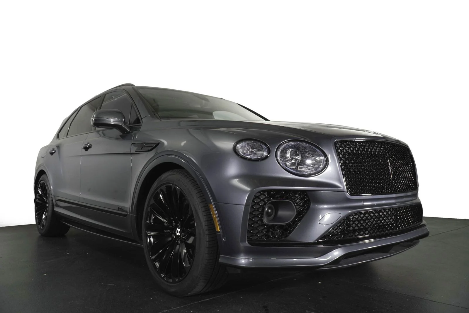 Used 2022  Bentley  image 9