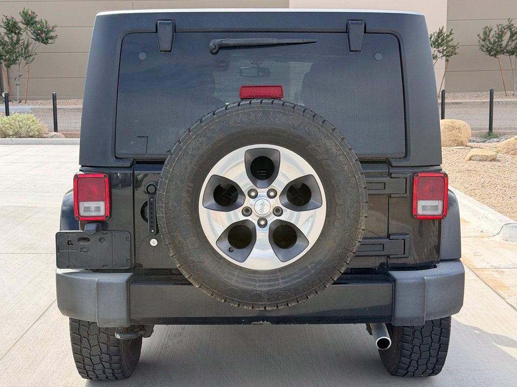 Used 2018 Black Jeep Unlimited Sahara image 6