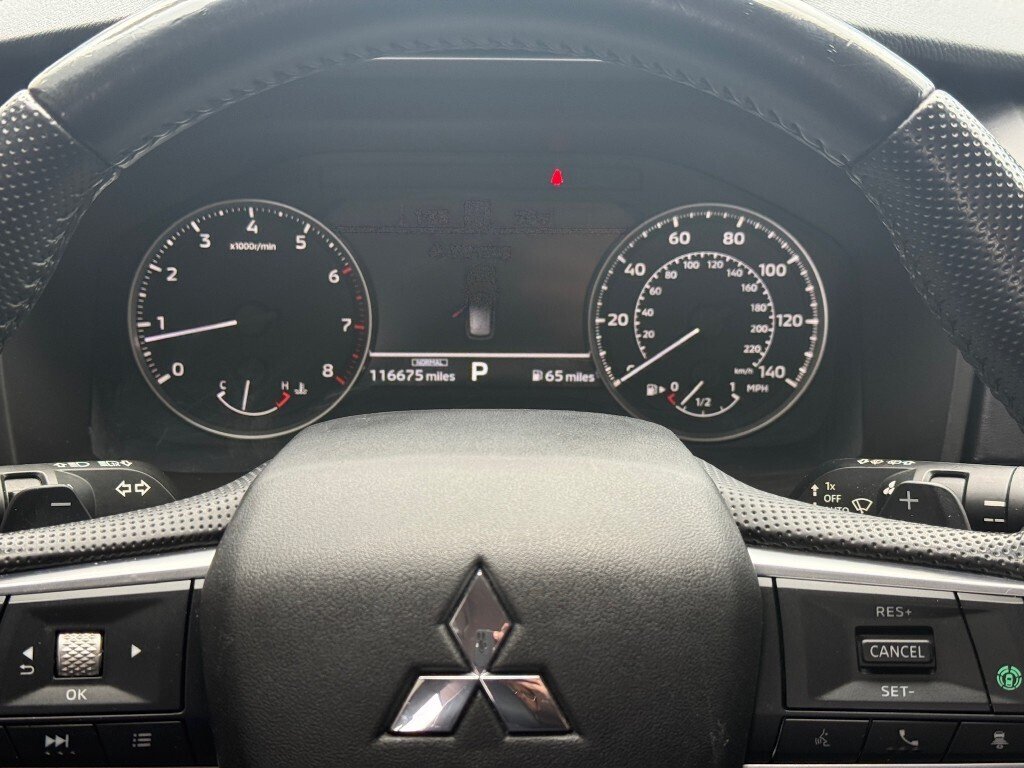 Used 2022 Red Diamond Mitsubishi SE Launch Edition image 15