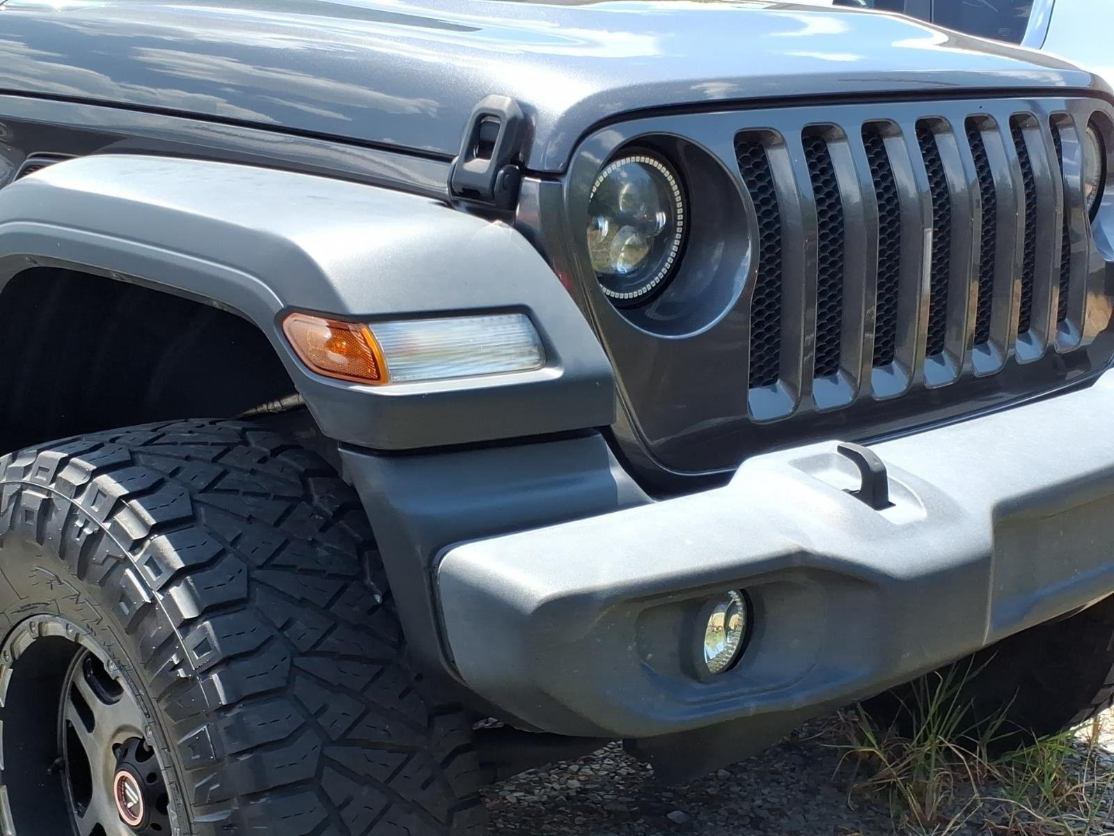 Used 2018 Granite Crystal Metallic Clearcoat Jeep Sport S image 6