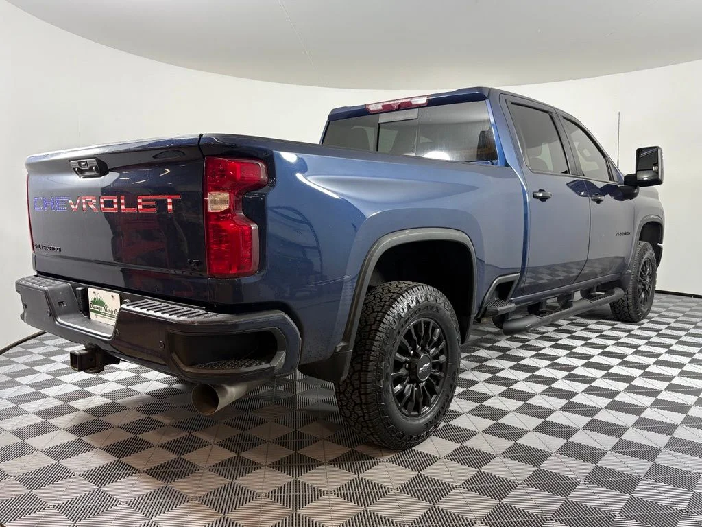 Used 2021 Northsky Blue Metallic Chevrolet LT image 9