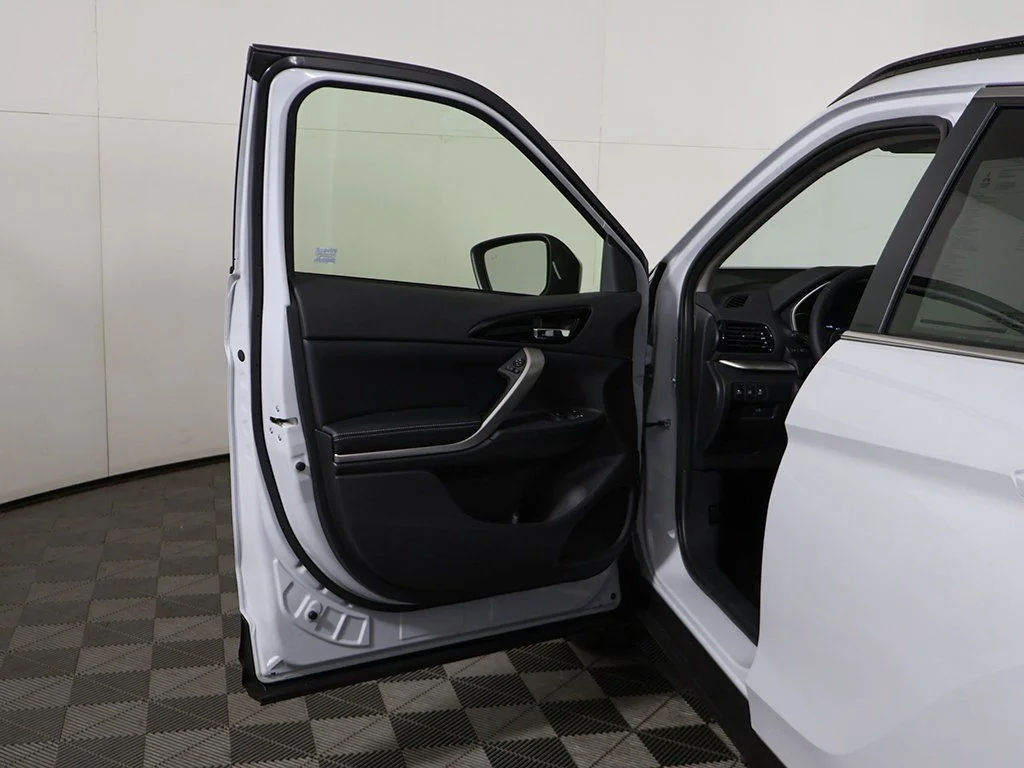 New 2026 White Mitsubishi SE image 21