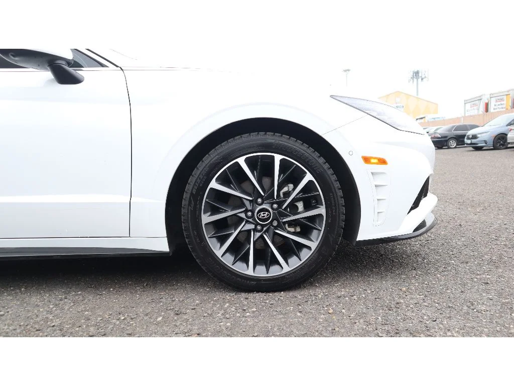 Used 2023 Serenity White Hyundai Limited image 28