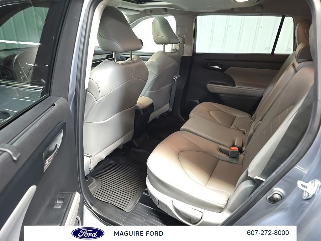 Used 2022 Moon Dust Toyota XLE image 34