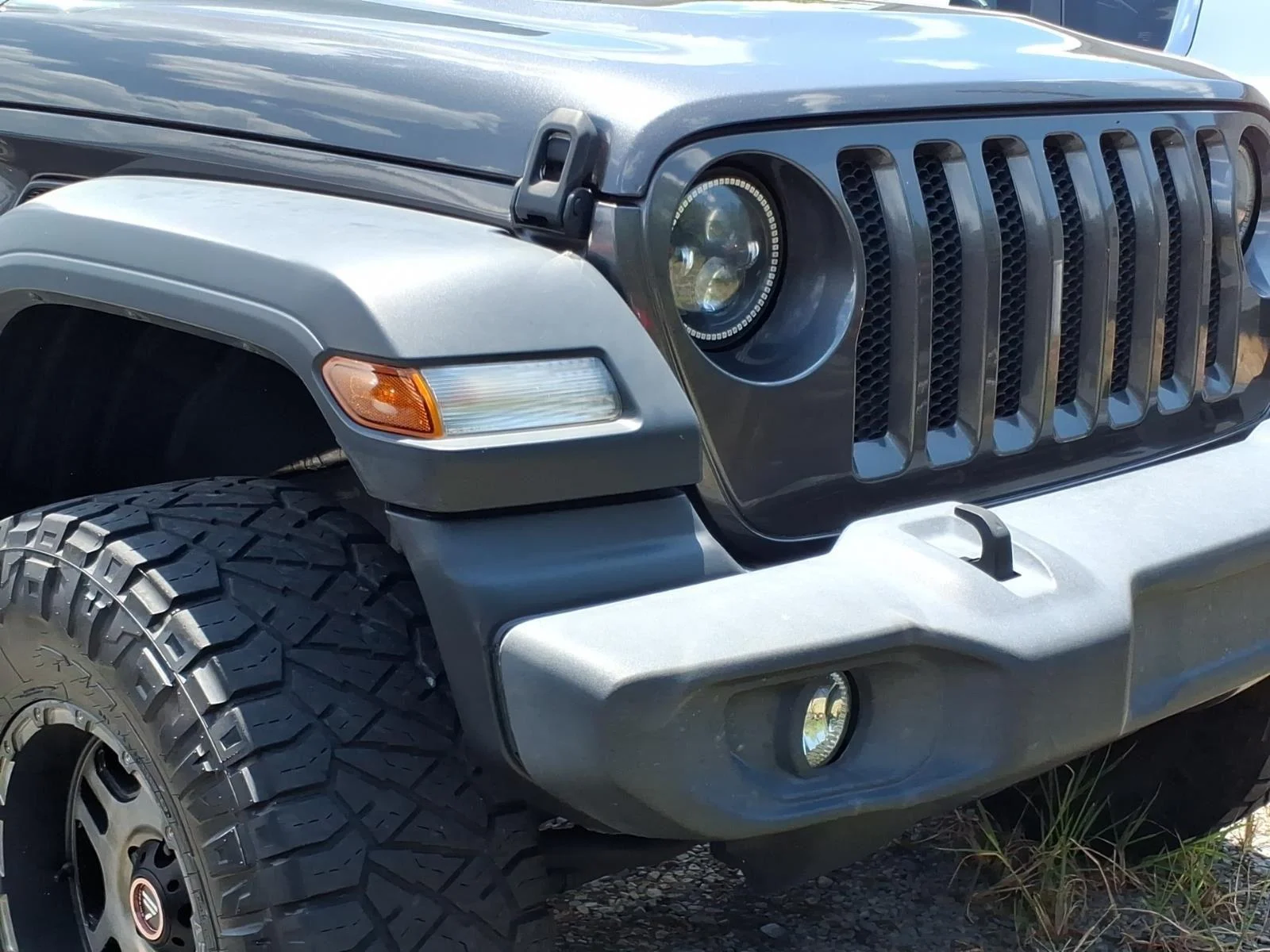 Used 2018 Granite Crystal Metallic Clearcoat Jeep Sport S image 6