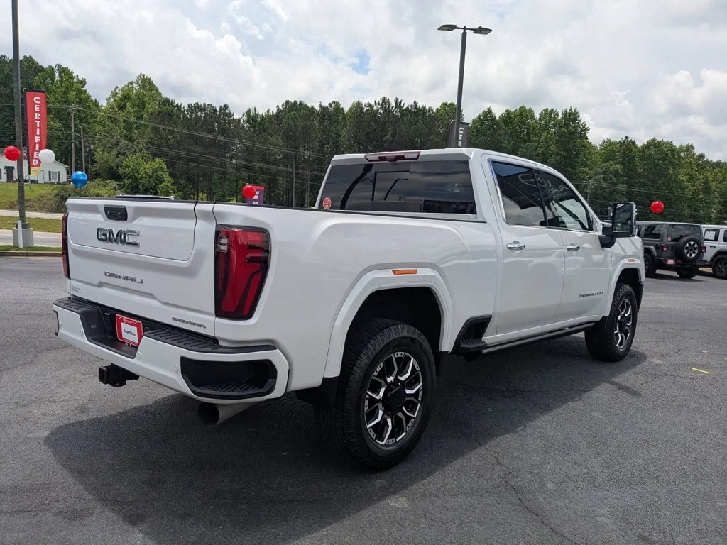 Used 2024 White Frost Tricoat GMC Denali Ultimate image 5