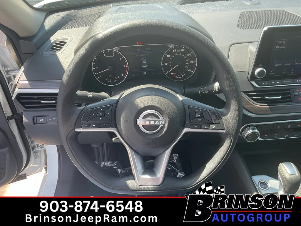 Used 2025 Glacier White Nissan SV image 28