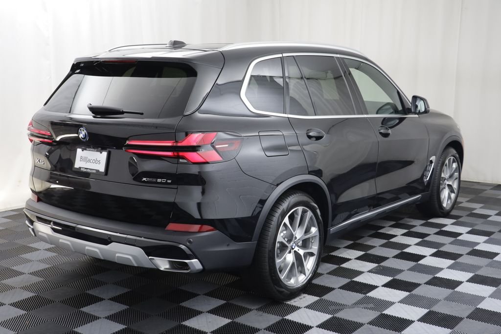 New 2026 Black Sapphire Metallic BMW xDrive50e image 21