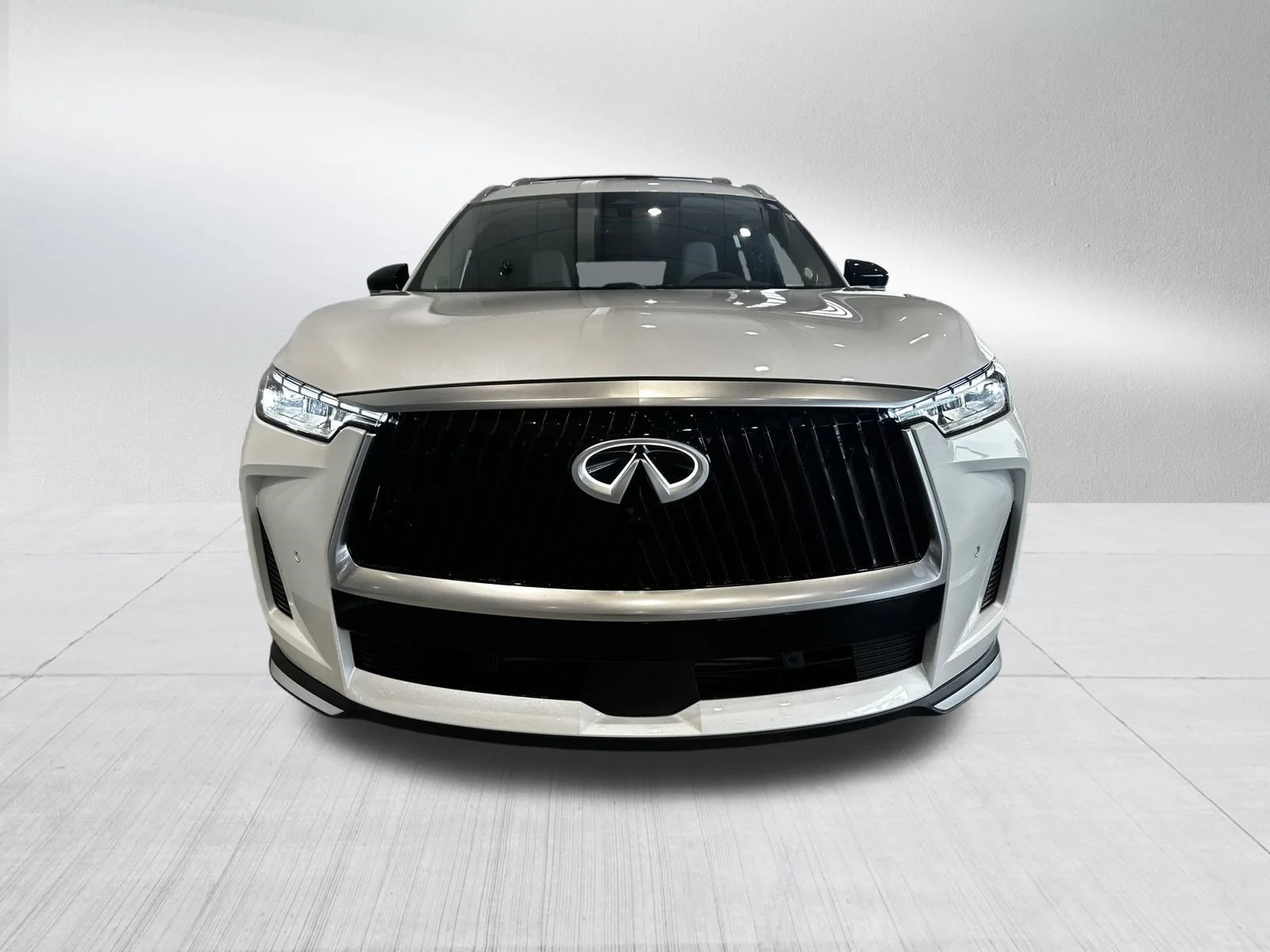 New 2027 RADIANT WHITE INFINITI Luxe AWD image 4