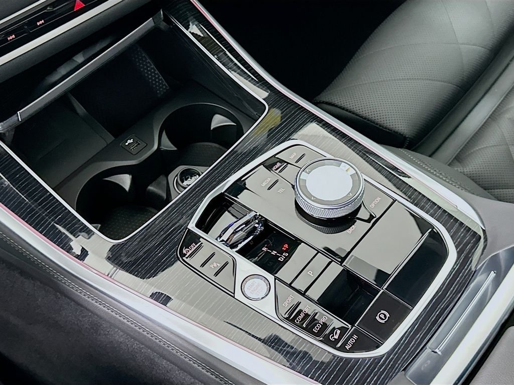 New 2026 Mineral White Metallic BMW xDrive40i image 15