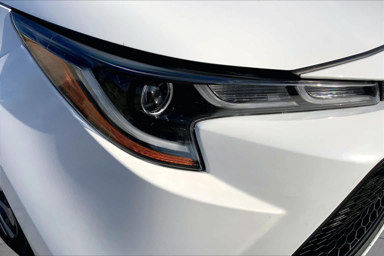 Used 2020 Super White Toyota Hybrid LE image 27