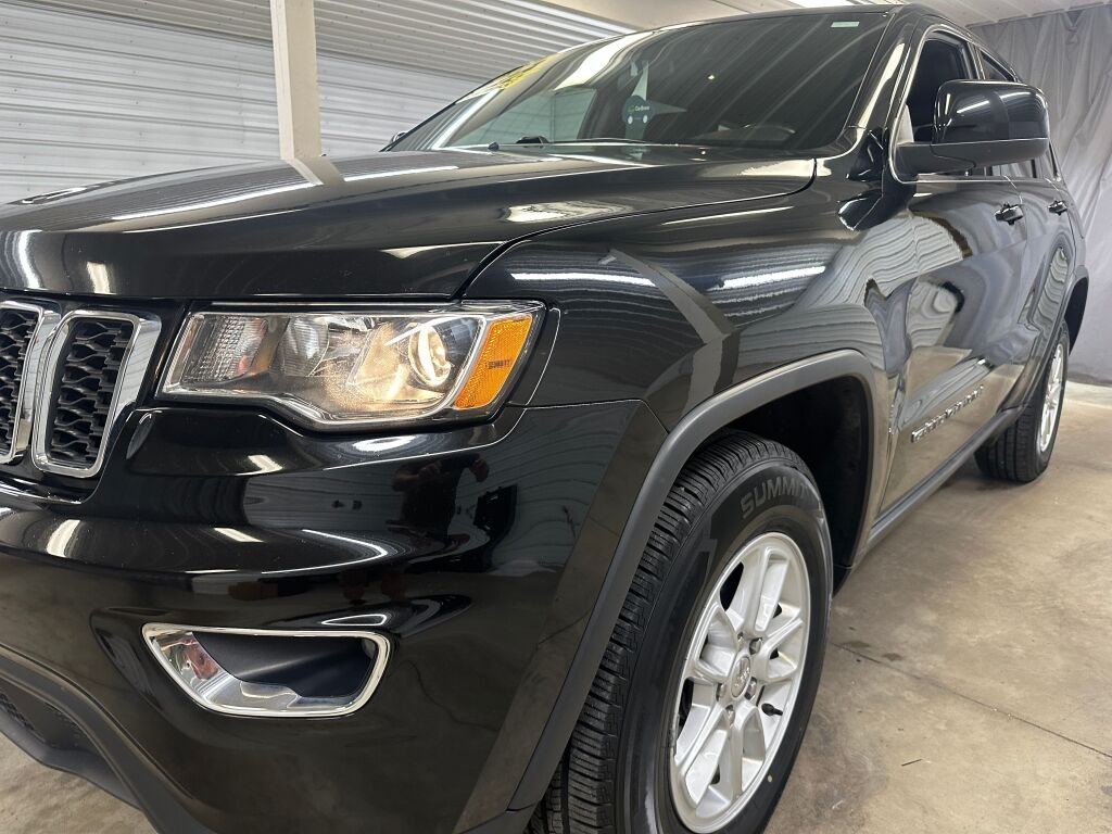 Certified Used 2020 Diamond Black Crystal Pearl Coat Jeep Laredo E image 32