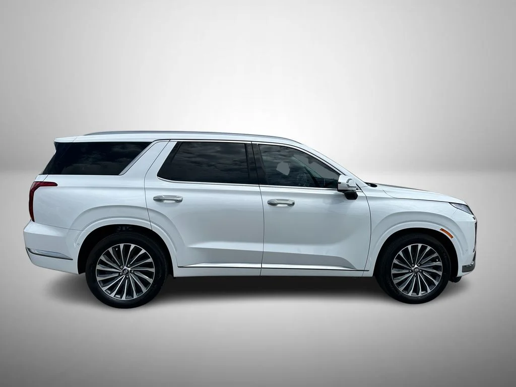 Used 2025 White Hyundai Calligraphy image 5
