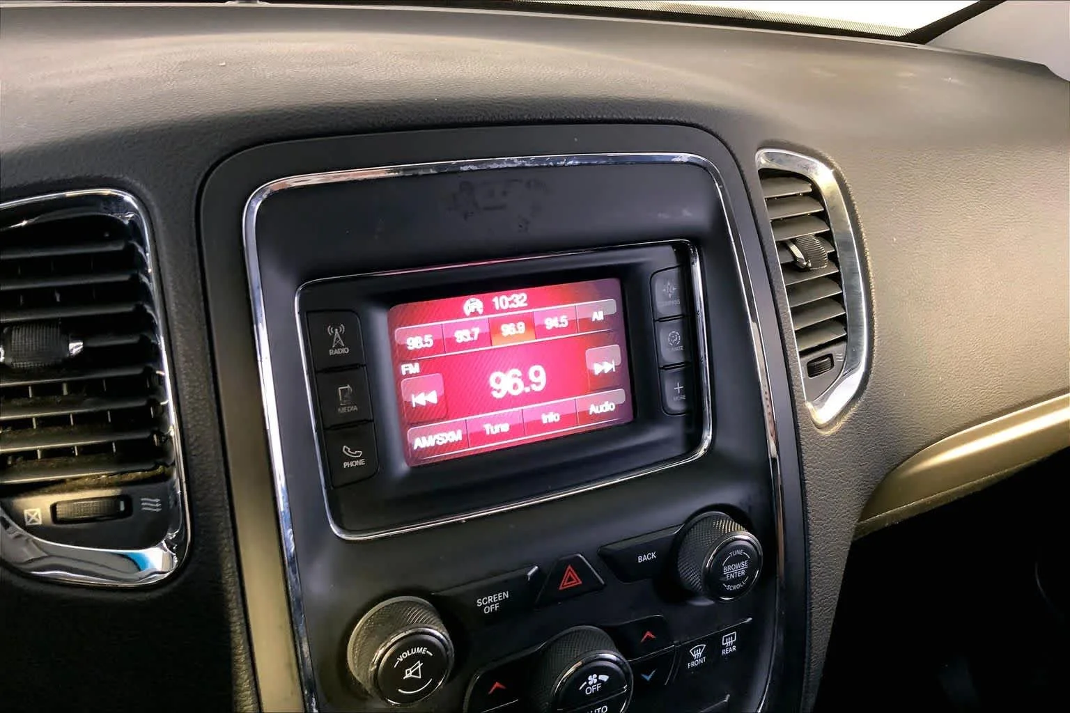 Used 2015 Granite Crystal Metallic Clearcoat Dodge SXT image 29