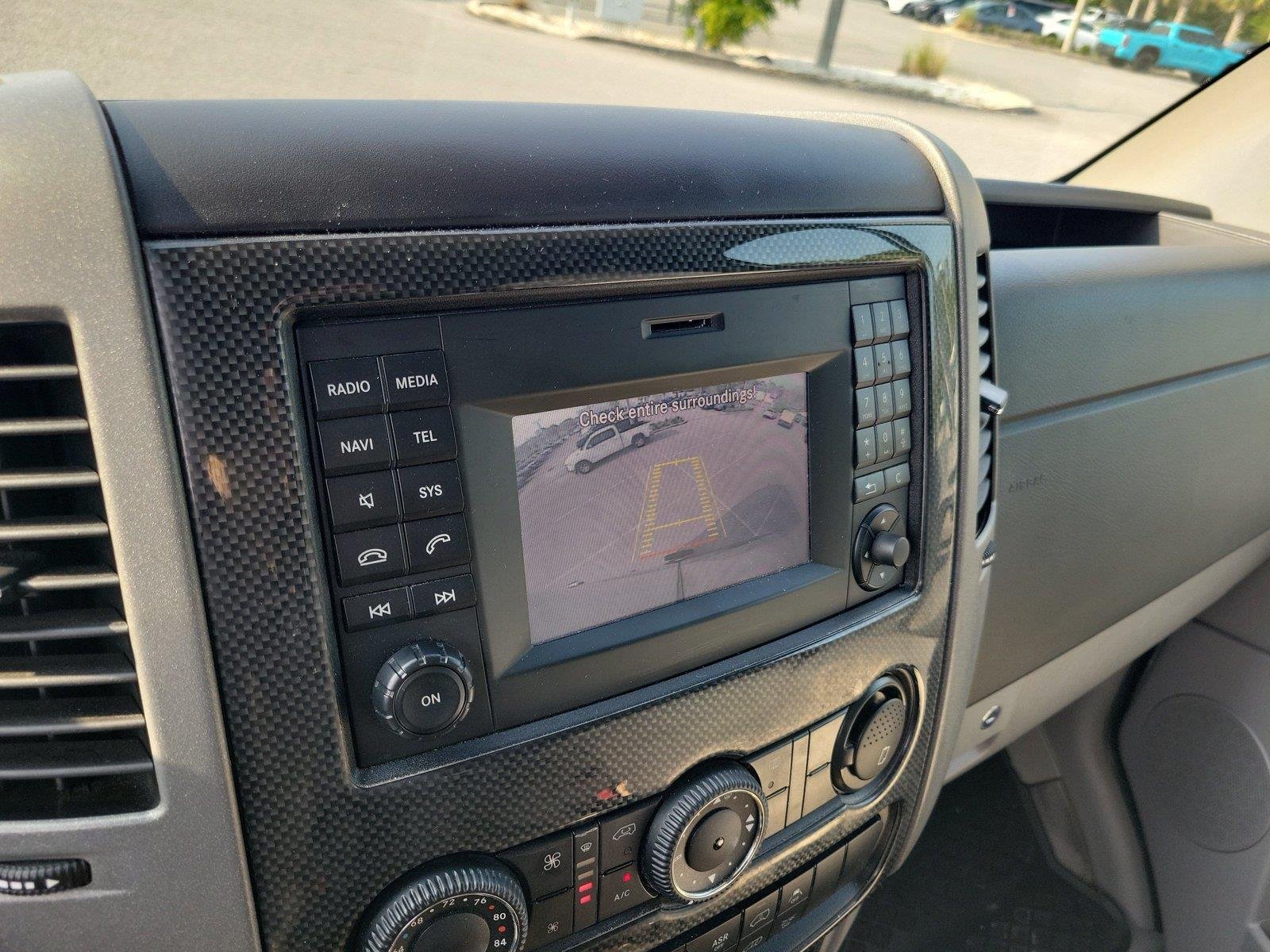 Used 2017  Mercedes-Benz 3500 HIGH ROOF V6 image 33