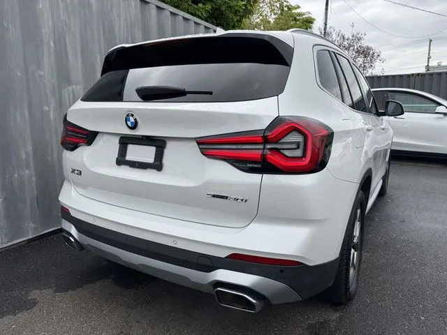 Used 2022 White BMW sDrive30i image 10