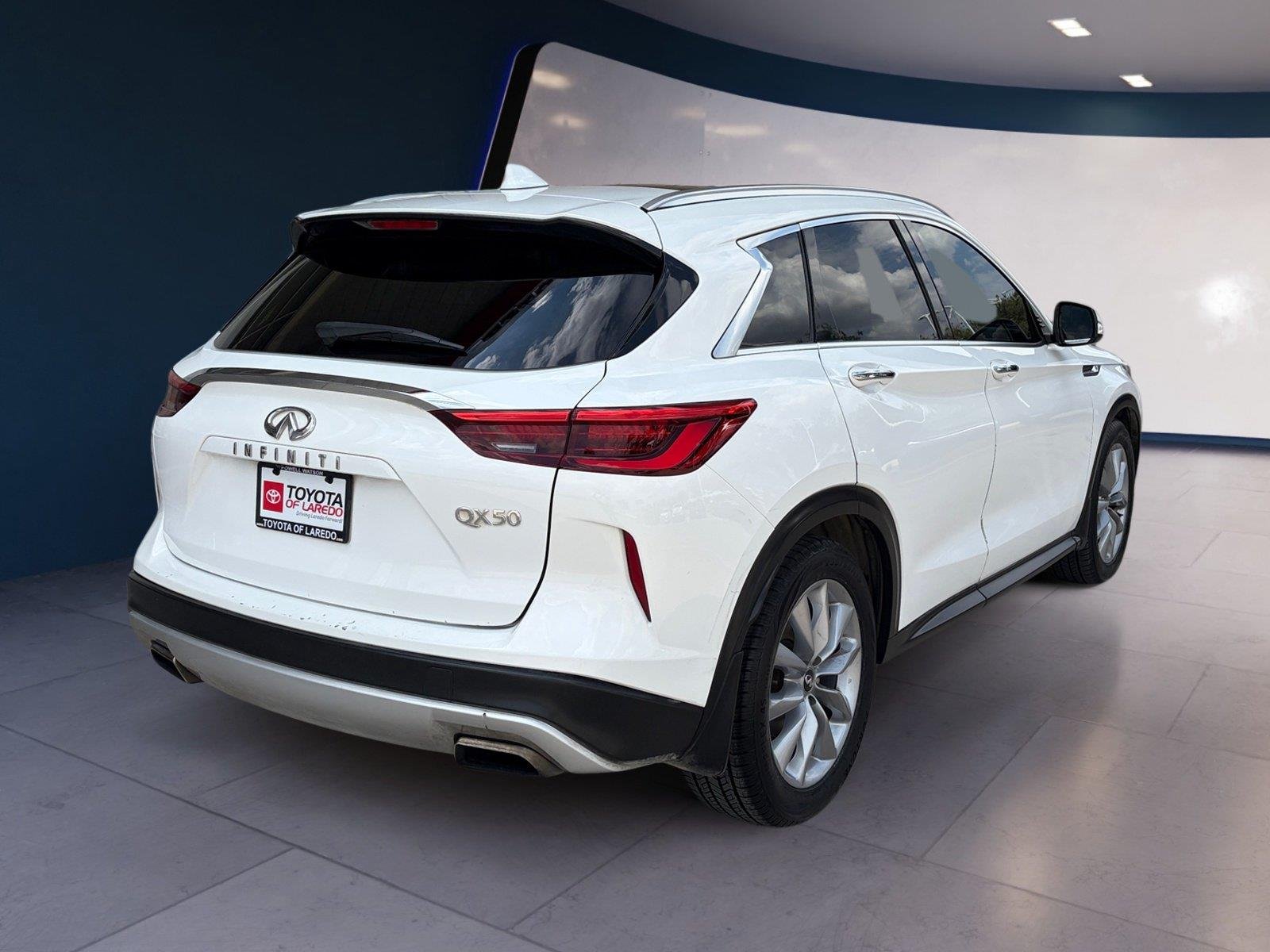 Used 2019 Lunar White INFINITI LUXE image 5