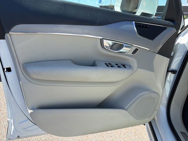 Used 2021 White Volvo T5 Momentum image 10