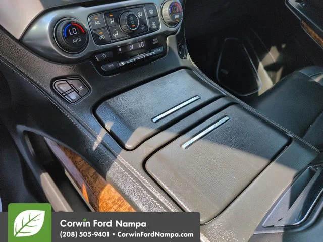 Used 2019 Summit White Chevrolet  image 17
