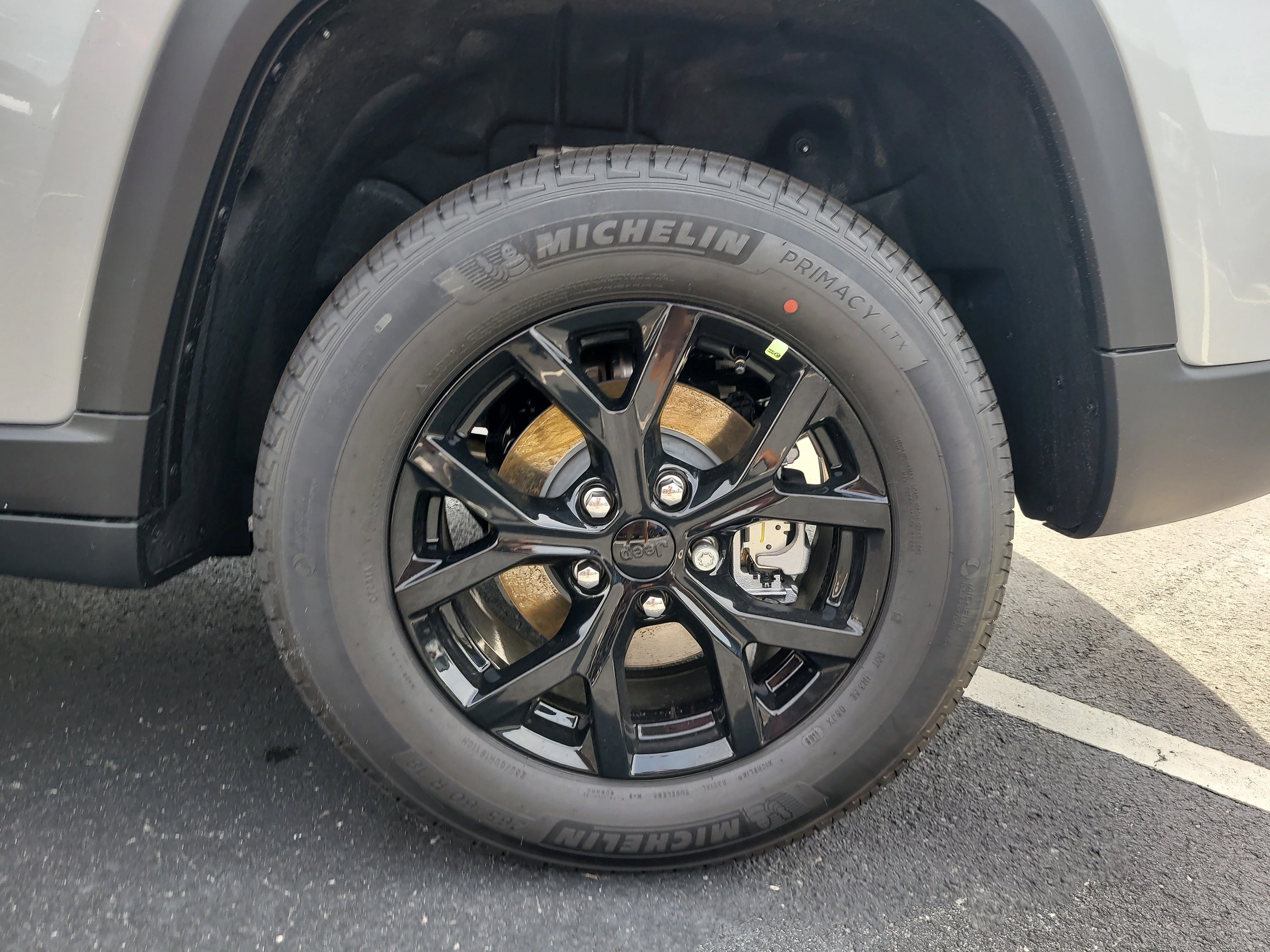New 2026 Silver Zynith Jeep Laredo Altitude image 9