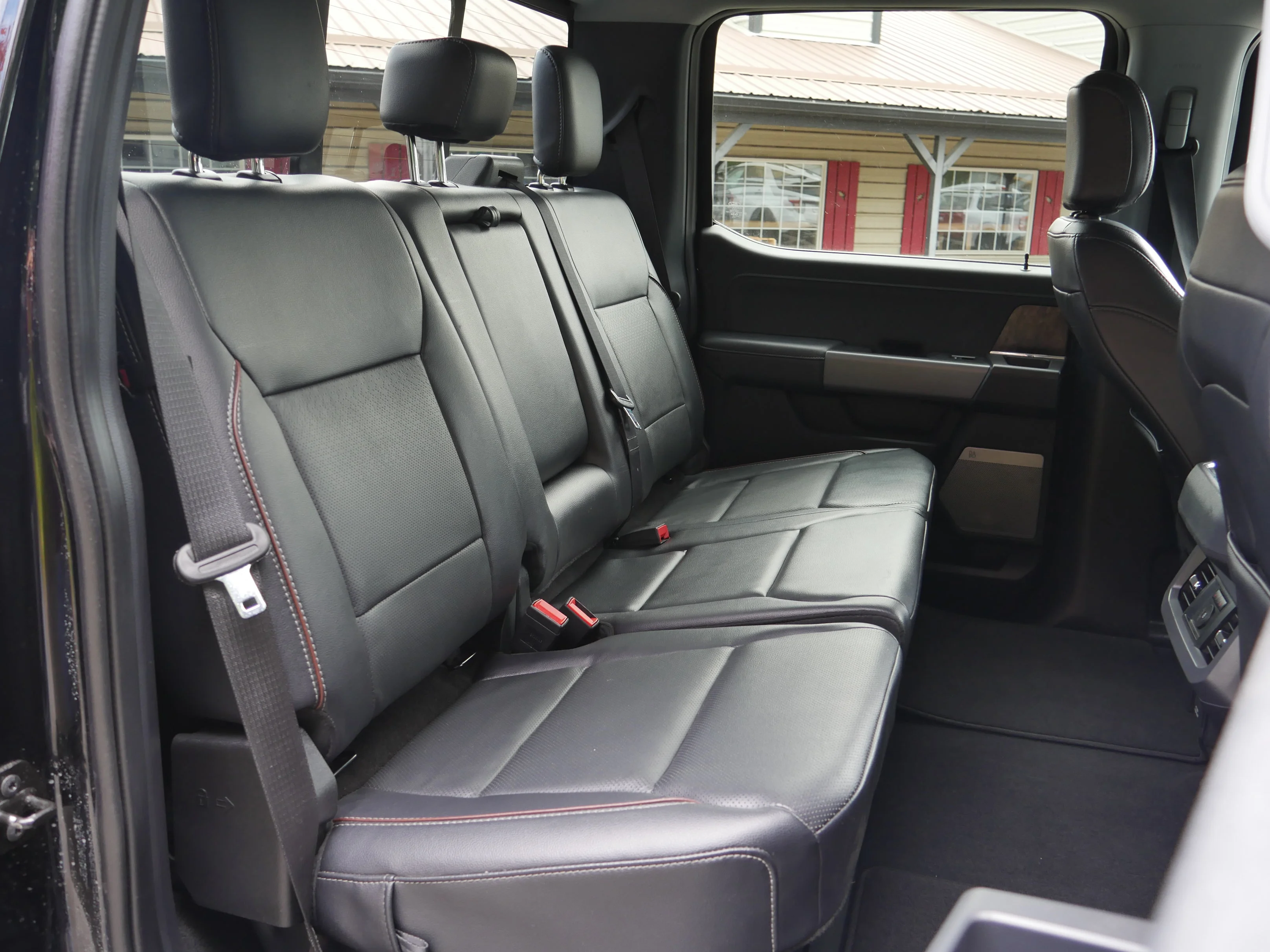 Certified Used 2024 Agate Black Metallic Ford LARIAT image 31