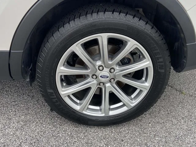 Used 2016 White Ford Limited image 30