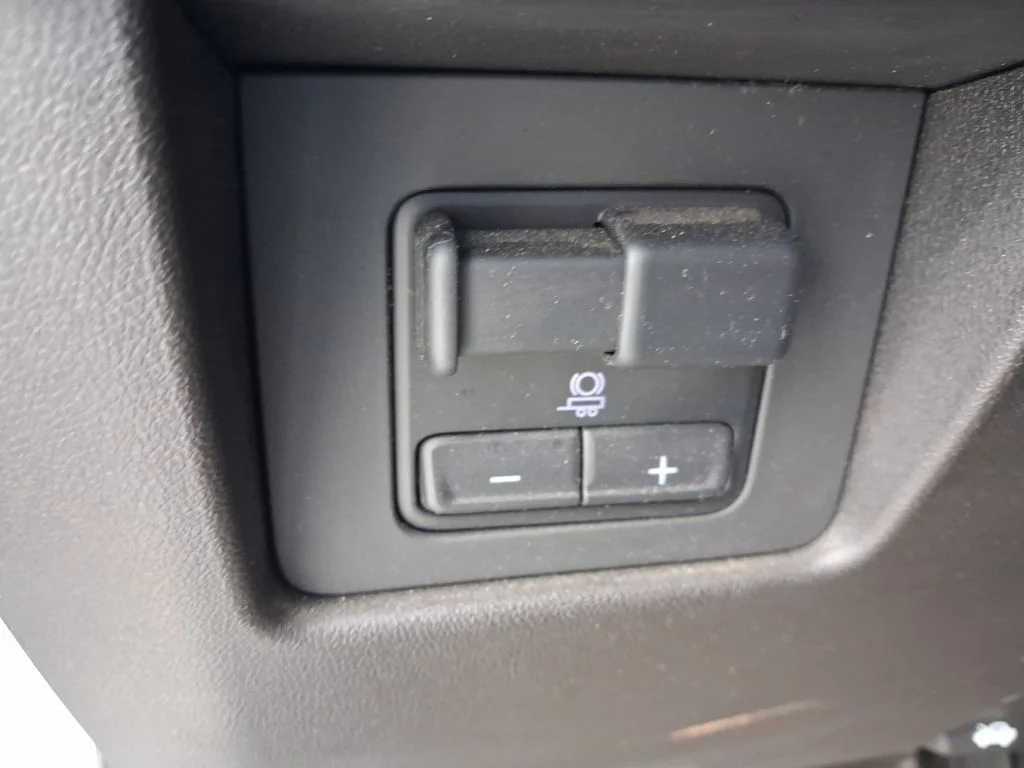 Used 2023 White Chevrolet Z71 image 24