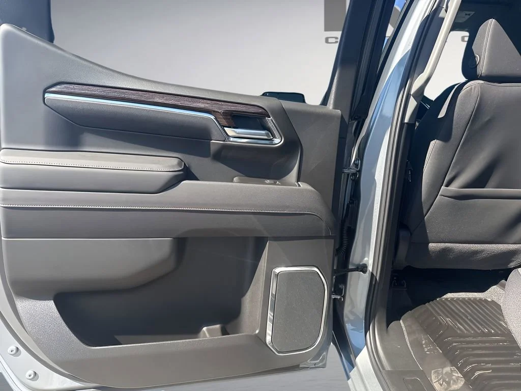 Used 2026 Sterling Metallic GMC Elevation image 29