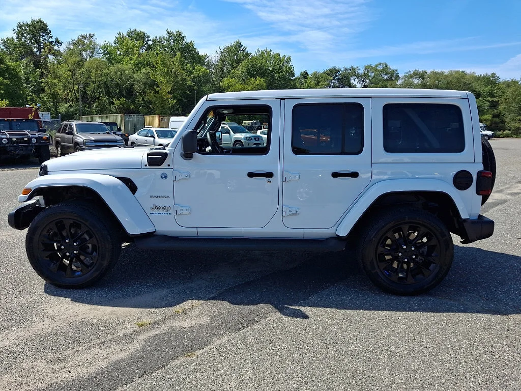 Used 2023 Bright White Clearcoat Jeep Sahara image 7