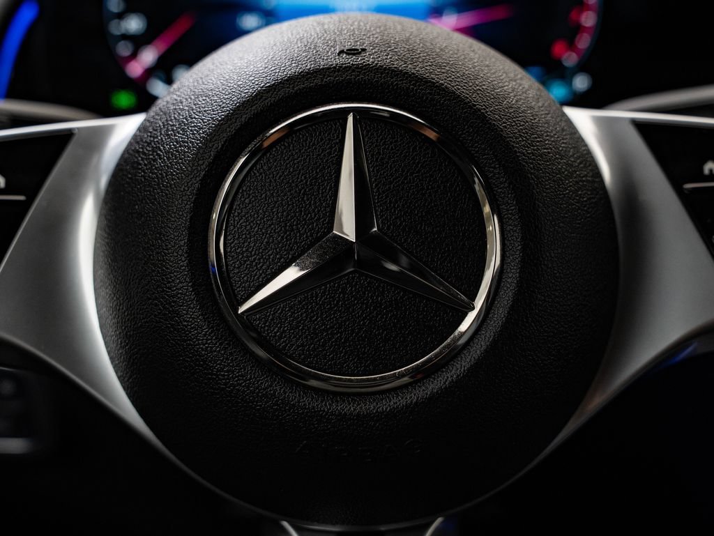 Used 2026 Mountain Grey Metallic Mercedes-Benz GLB 250 image 29