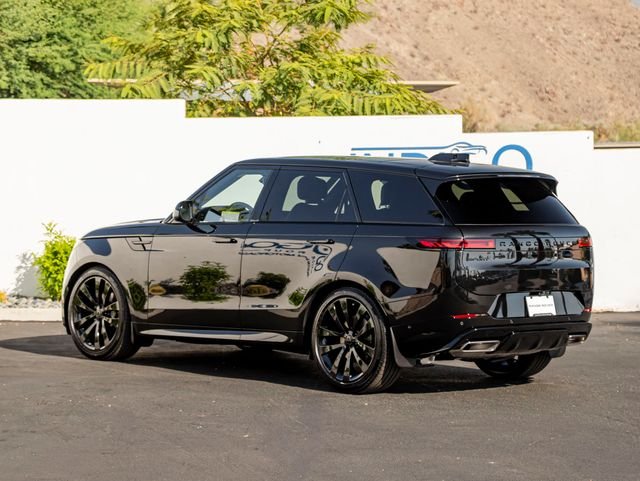 New 2026 Santorini Black Land Rover Dynamic SE image 9