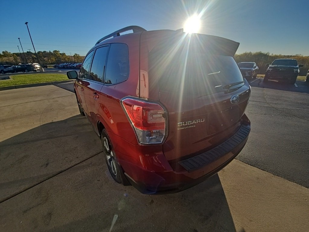 2017 Subaru Forester 2.5i Premium photo 4