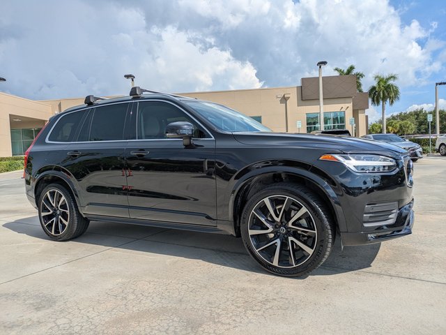 2022 Volvo XC90 MOMENTUM