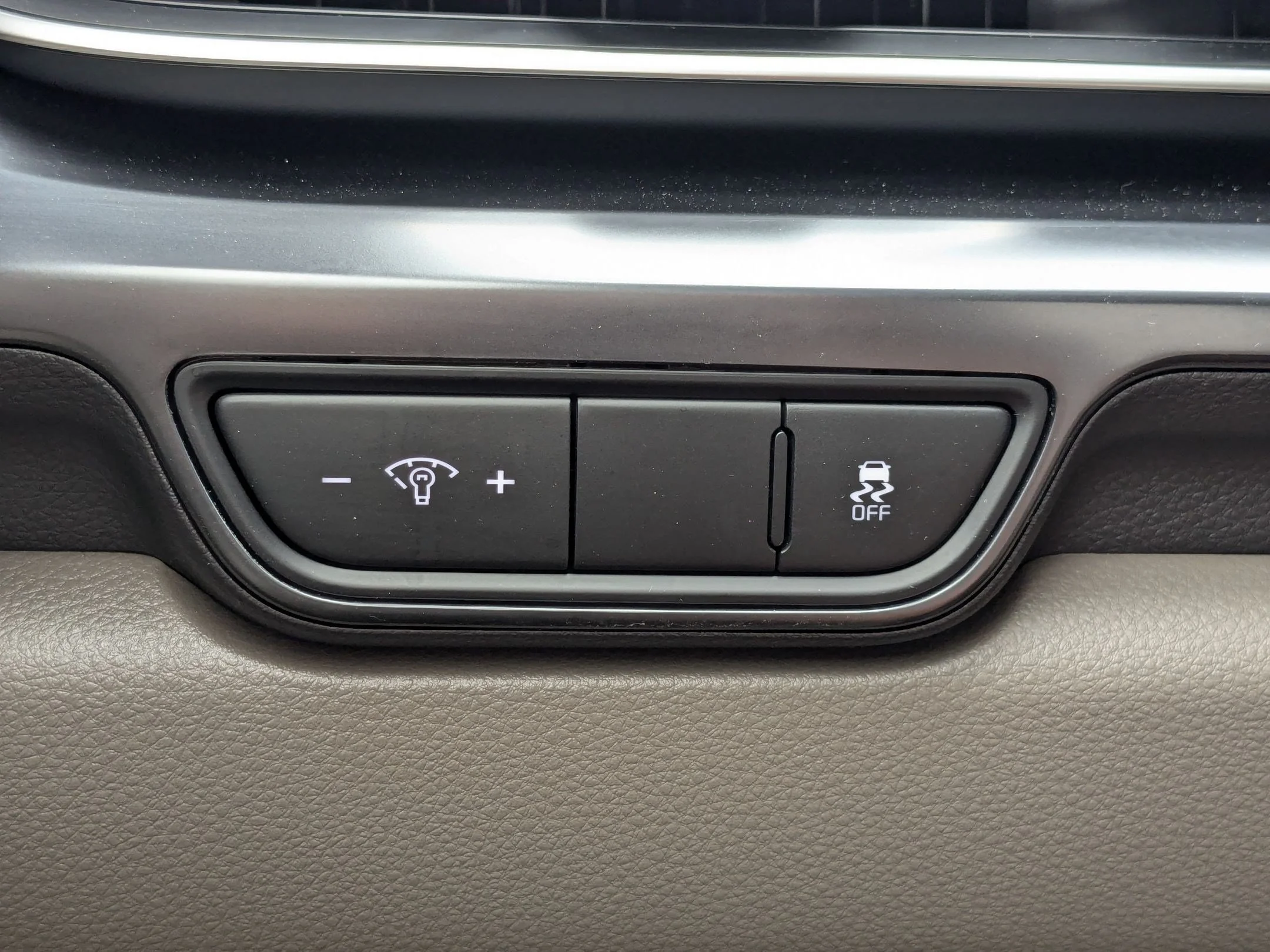 Used 2025 Deep Chroma Blue Kia LX image 16