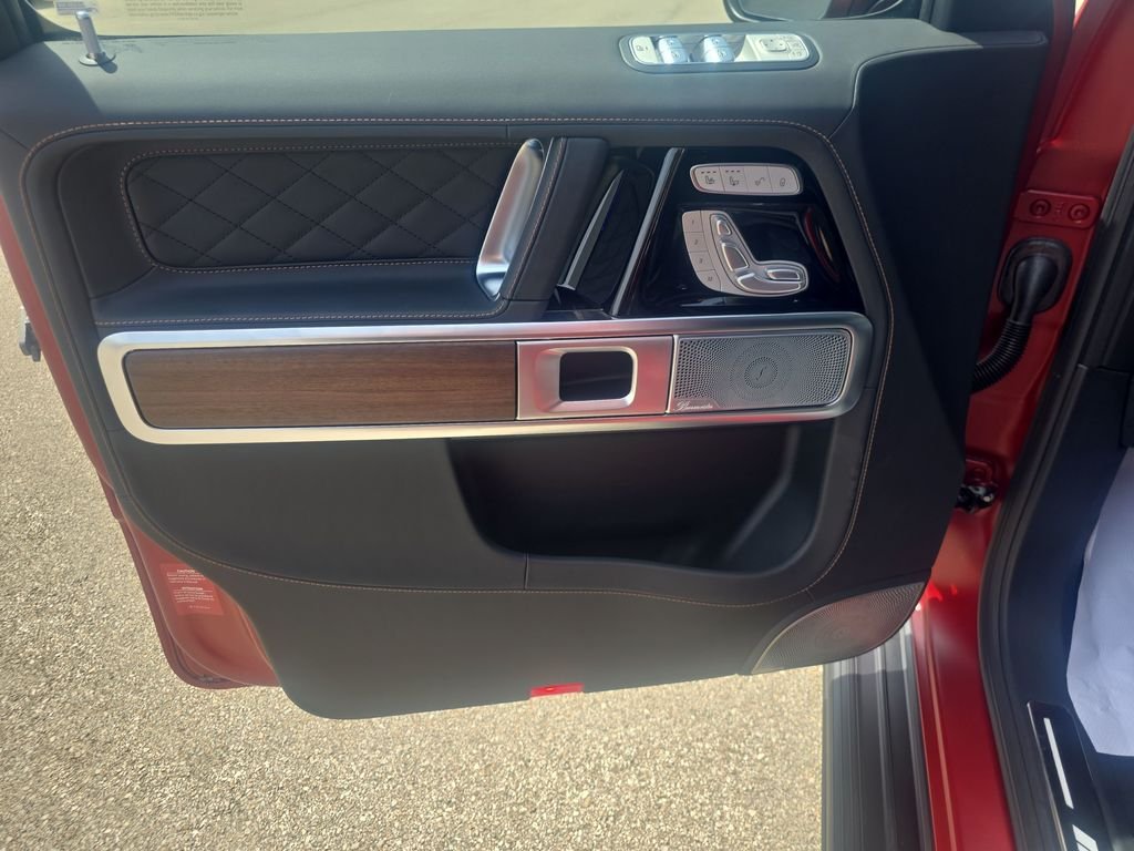 New 2026 MANUFAKTUR Exclusive Cardinal Red Magno Mercedes-Benz AMG® G 63 SUV image 10