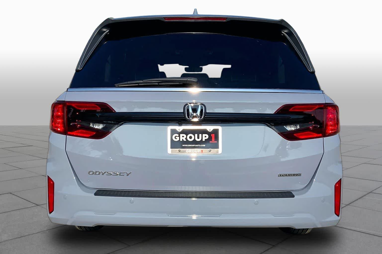 New 2027 Sonic Gray Pearl Honda Touring image 4