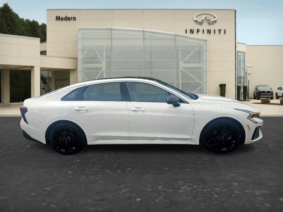 Used 2026 Snow White Pearl Kia GT-Line image 4