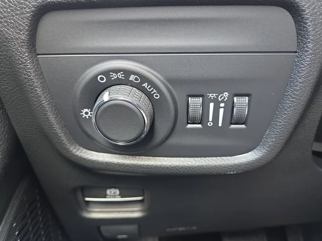 2025 Jeep Grand Cherokee Altitude - Photo 25