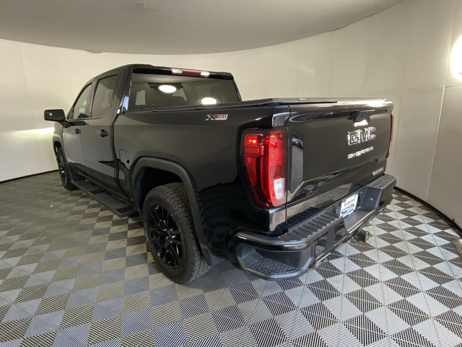 Used 2023 Onyx Black GMC Elevation image 5