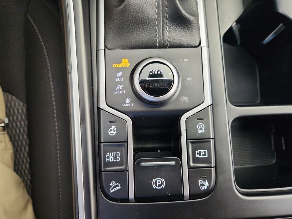 Used 2023  Kia LX image 26