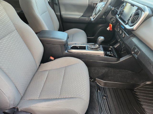 Used 2022 Silver Toyota SR5 image 19