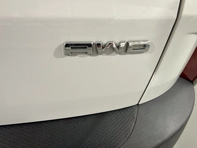 Used 2022 White Ford SEL image 9