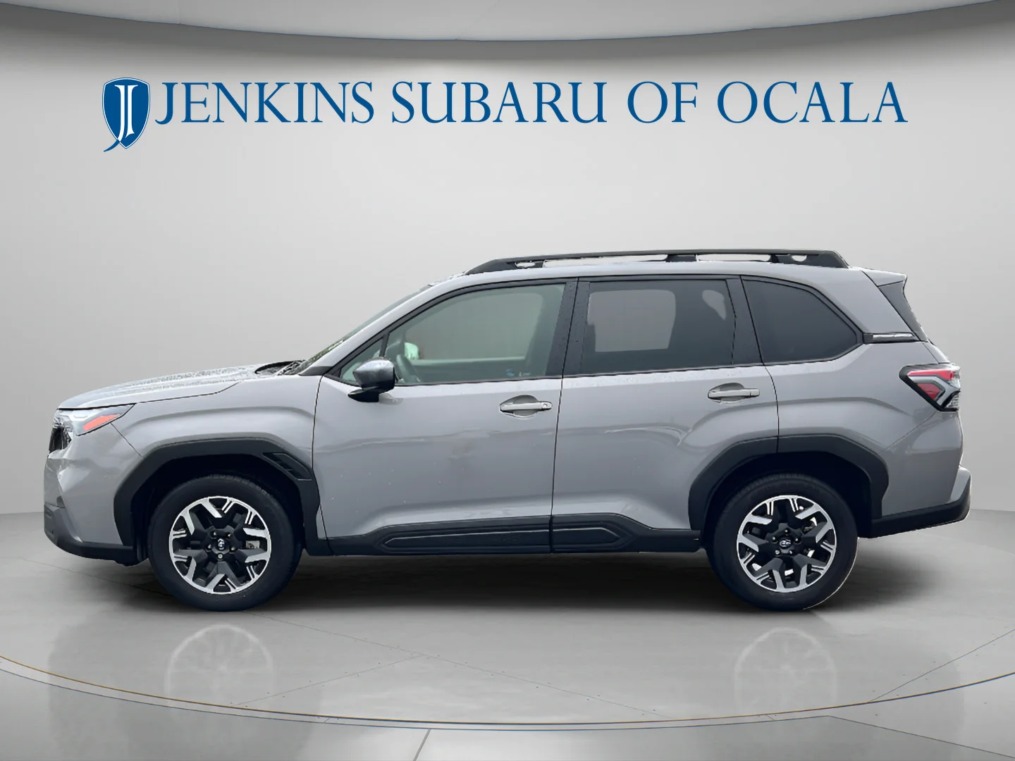 Used 2025 River Rock Pearl Subaru Premium image 6