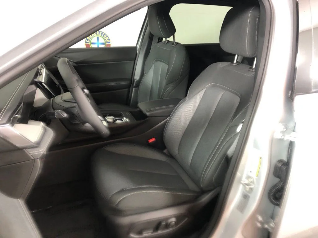 New 2026 Silver Zynith Clear-Coat Exterior Paint Jeep Laredo image 9